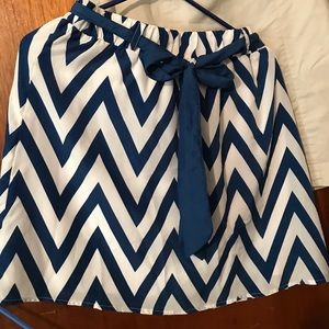 Woman’s skirt chevron M
